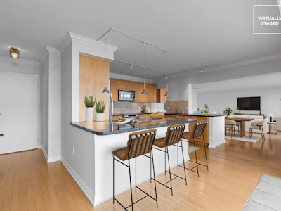 203-150 24th Street - 4