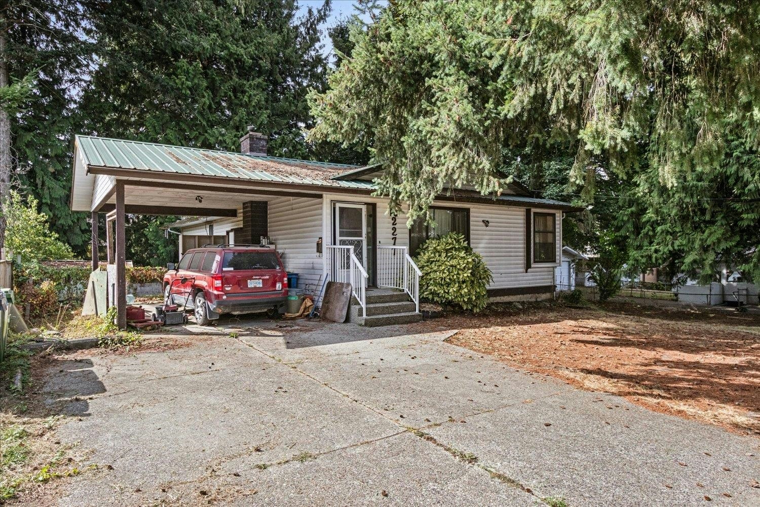 2277 Mouldstade Road - 3