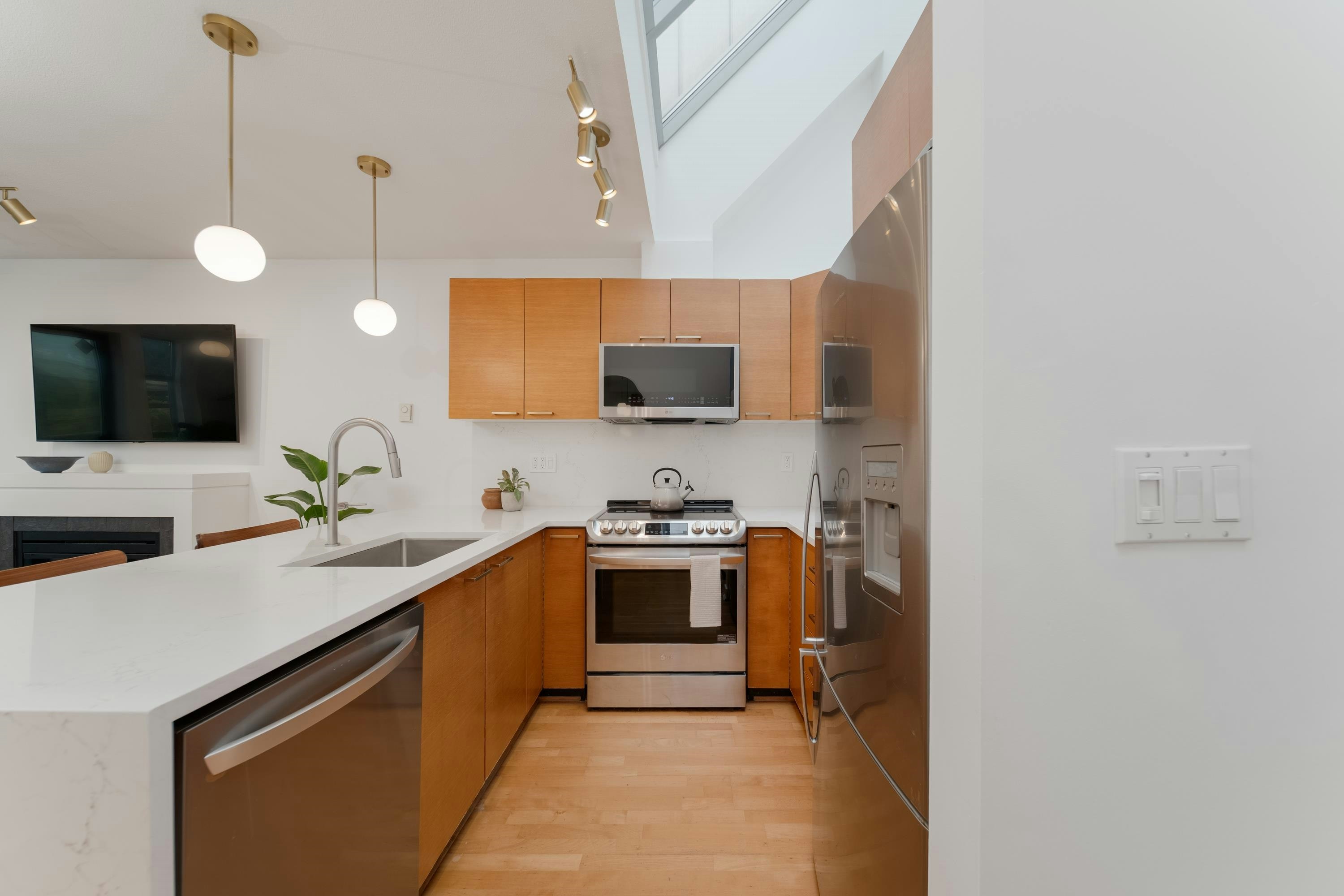 9-1250 W 6th Avenue - 3