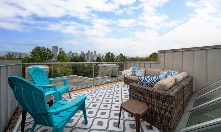 9-1250 W 6th Avenue