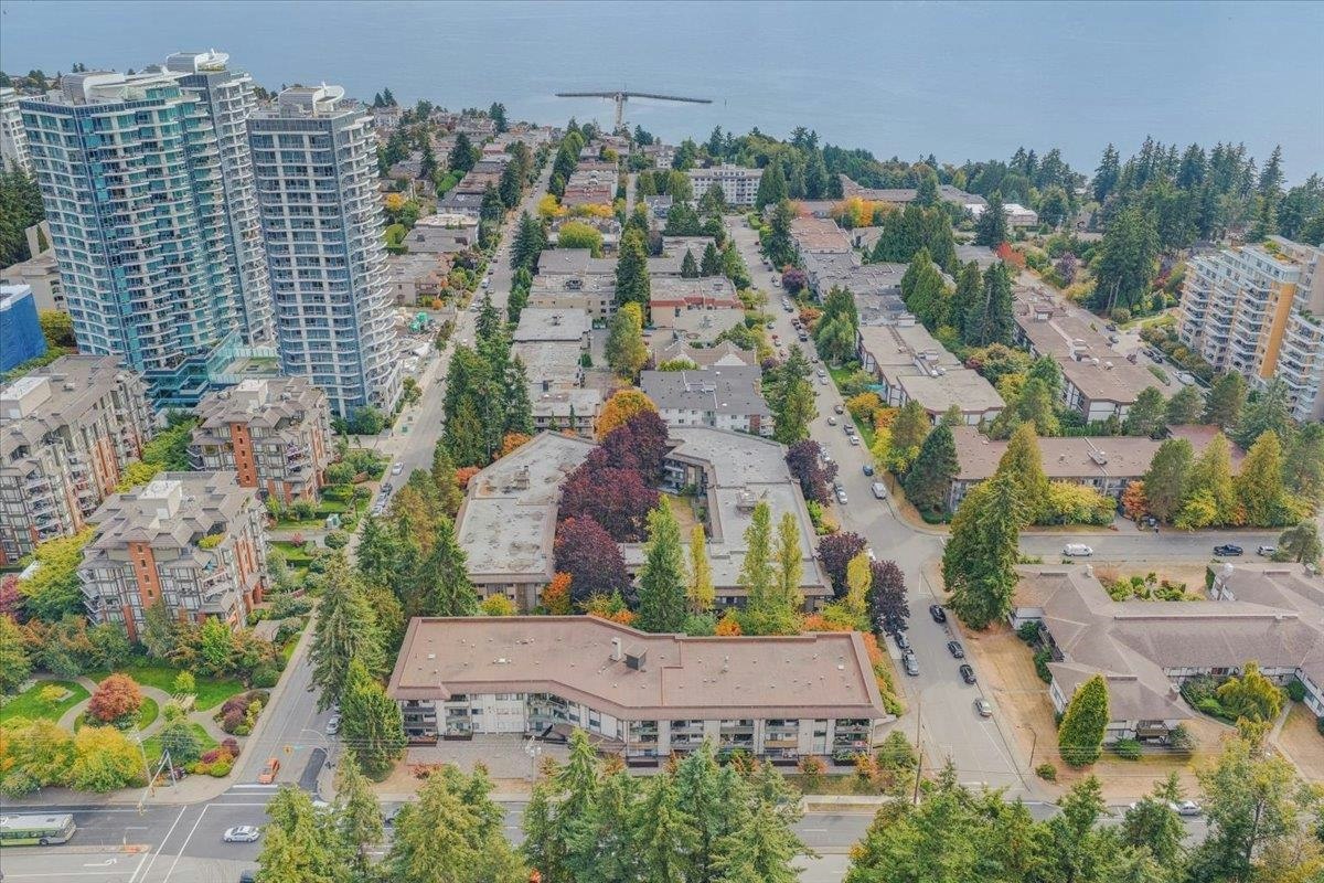 110-15020 North Bluff Road, Surrey, BC, V4B 5A4