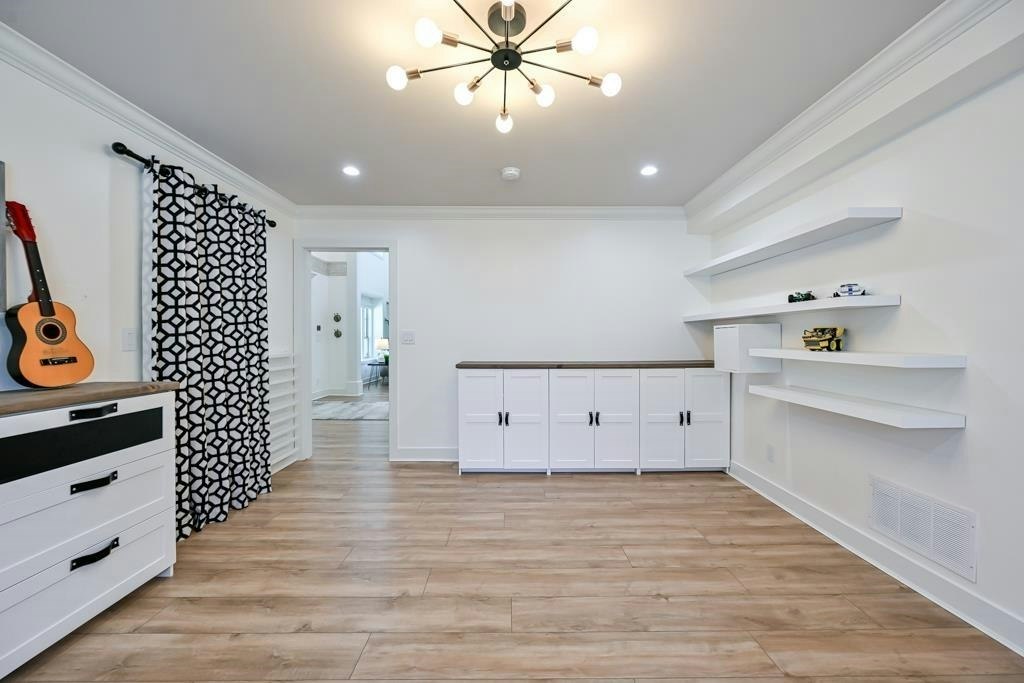 9709 Crown Crescent, Surrey, BC, V3V 2T7 - 11