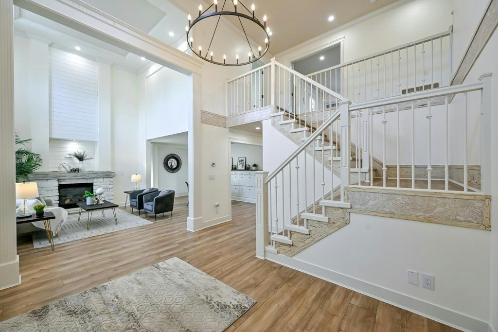 9709 Crown Crescent - 3