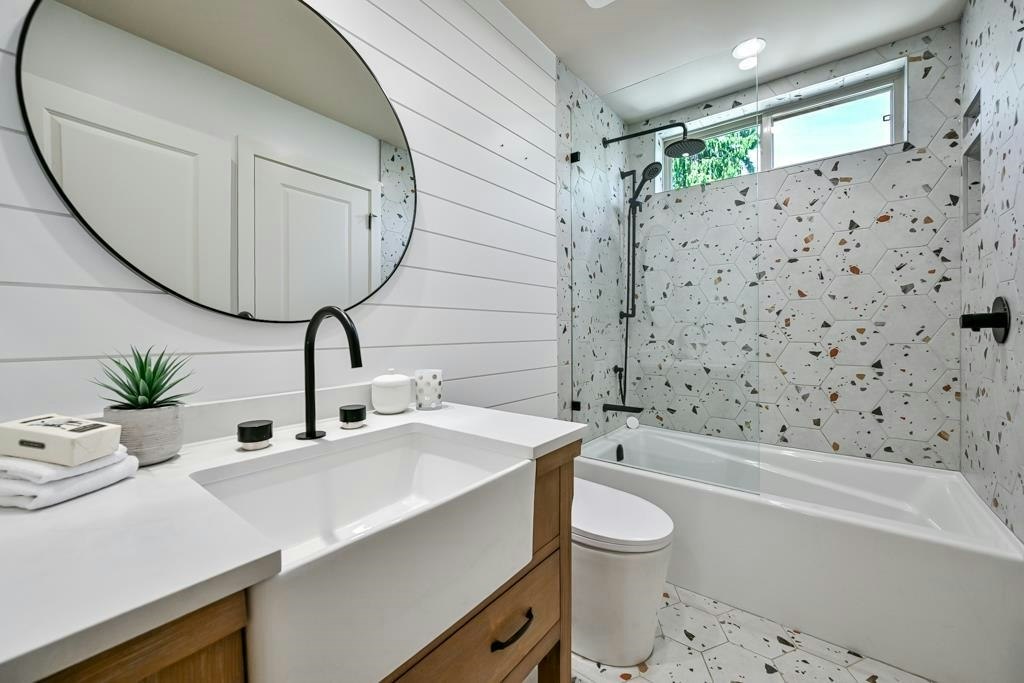 9709 Crown Crescent, Surrey, BC, V3V 2T7 - 36
