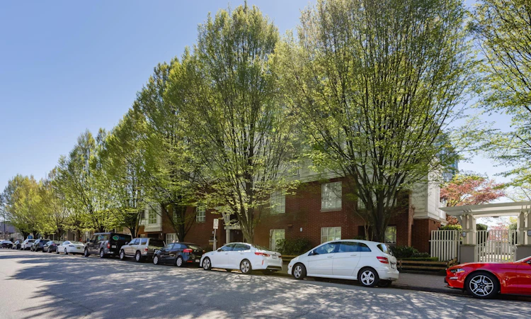 319-147 E 1st Street