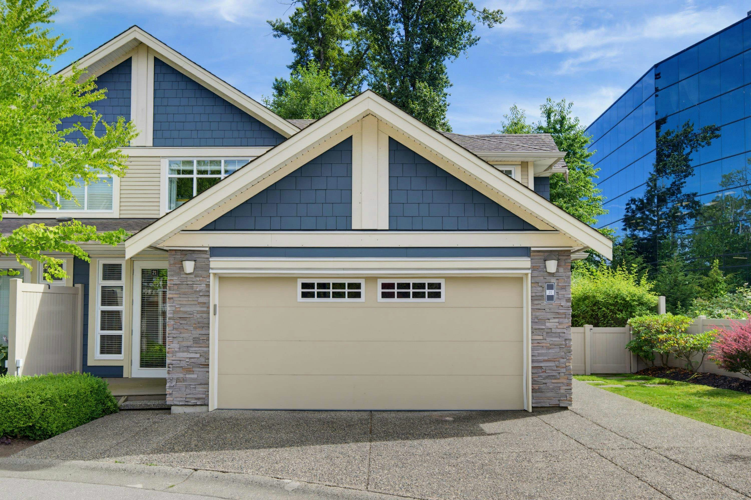 21-15454 32 Avenue, Surrey, BC, V3Z 2J8