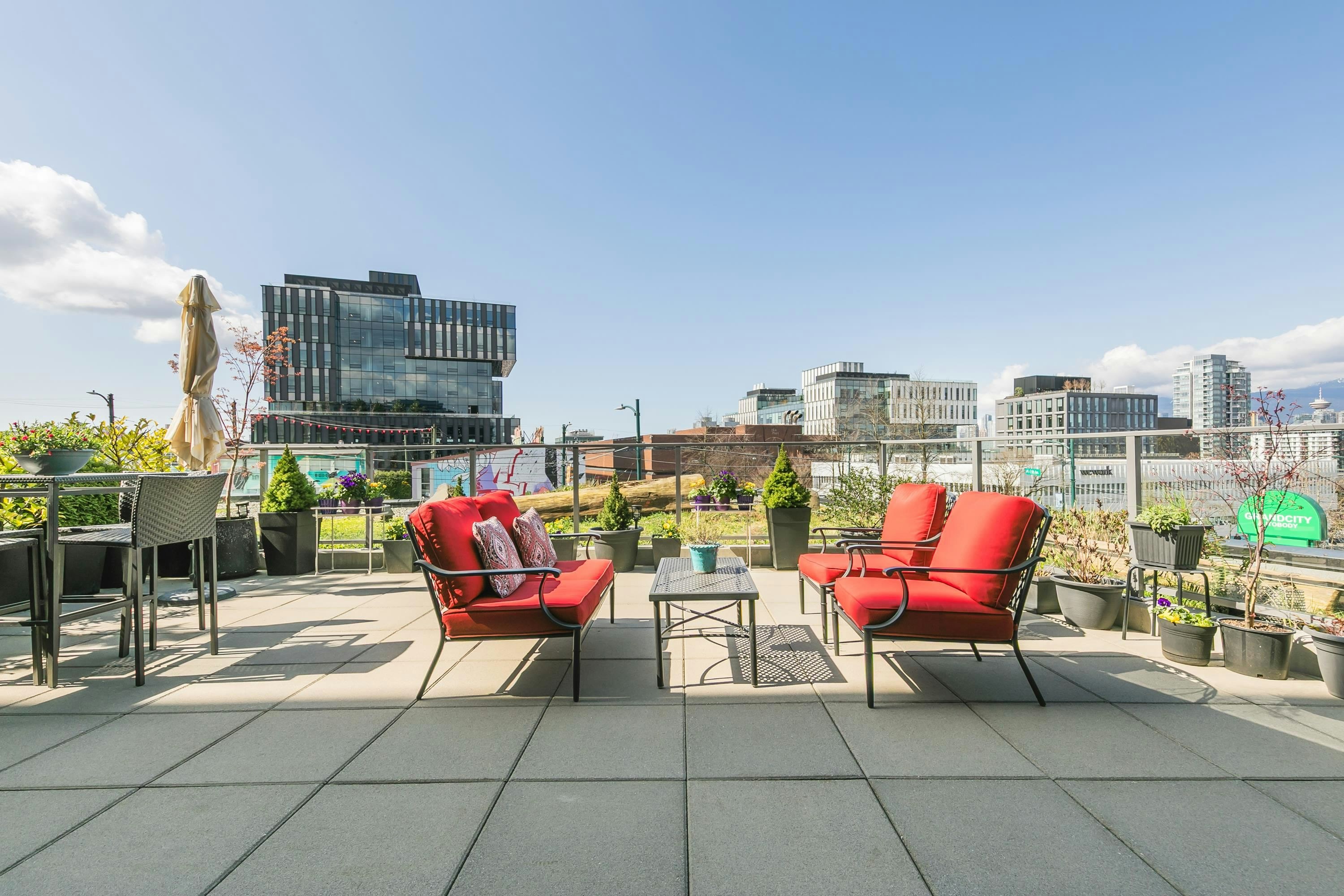 304-210 E 5th Avenue - 2