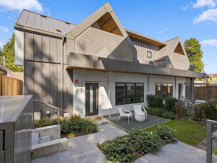 1145 W 33rd Avenue, Vancouver, BC, V6M 1A3 - 2