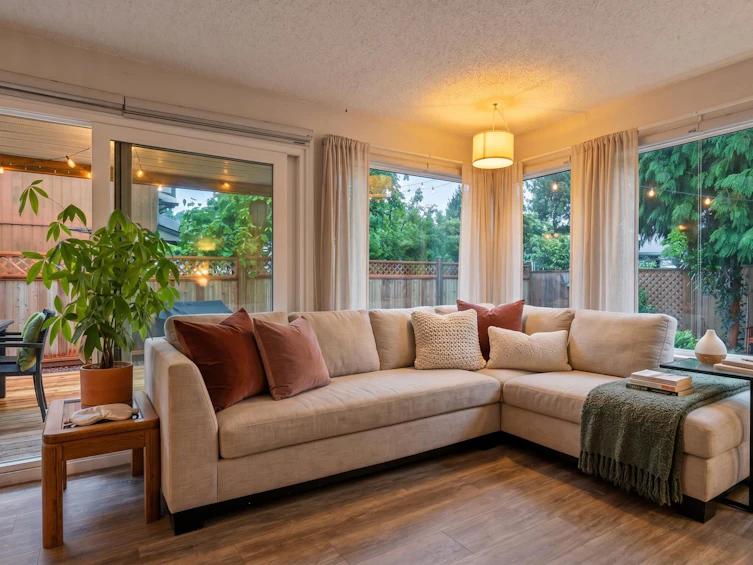 886 Pinebrook Place, Coquitlam, BC, V3C 4B9 - 3