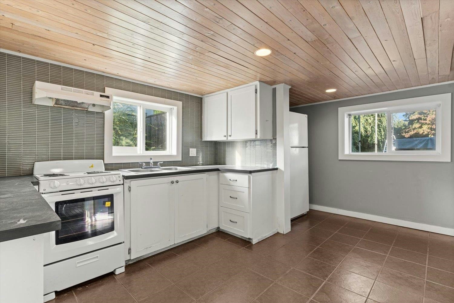 Lower-10113 Manor Drive, Chilliwack, BC, V2P 5Y6 - 3