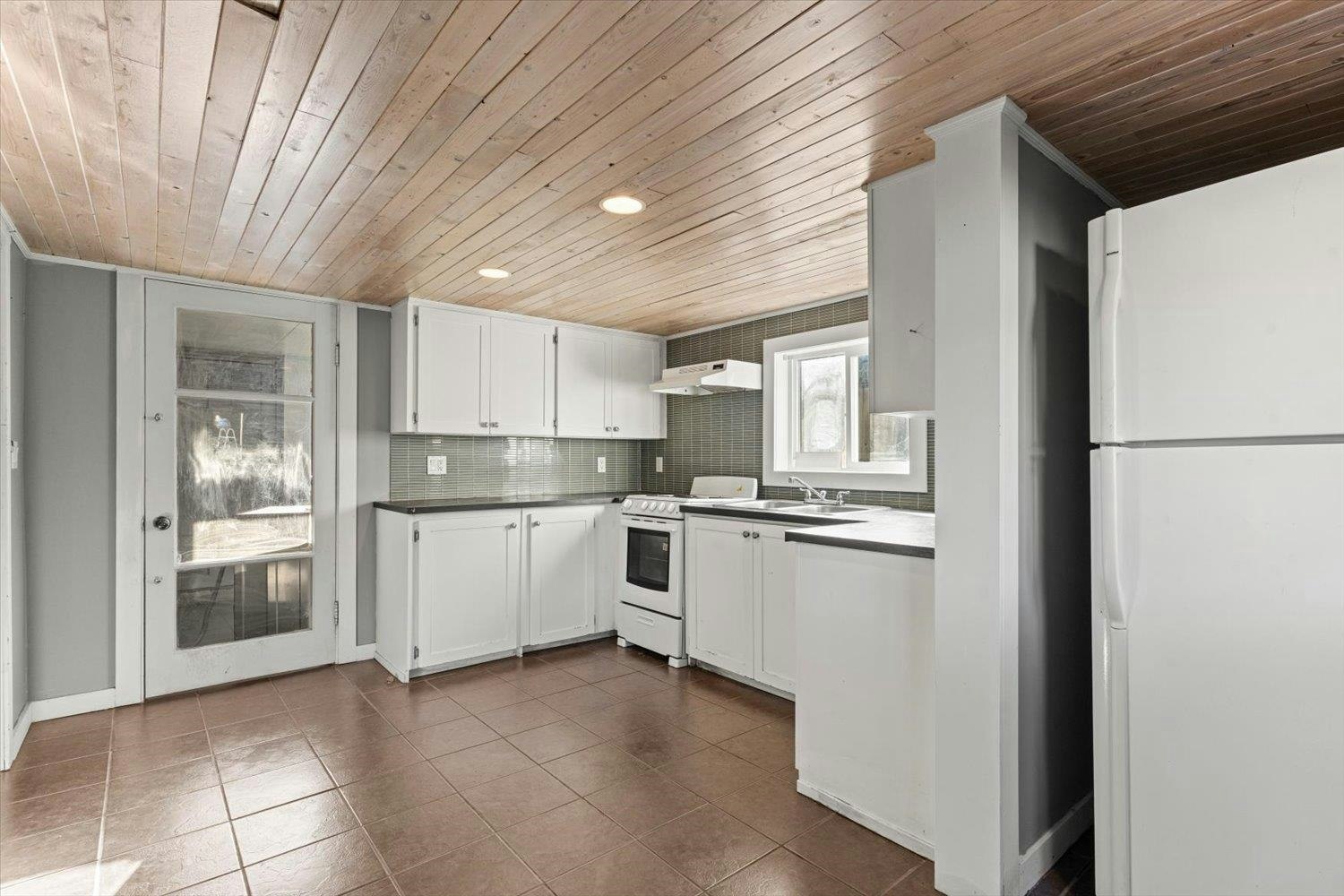 Lower-10113 Manor Drive, Chilliwack, BC, V2P 5Y6 - 2