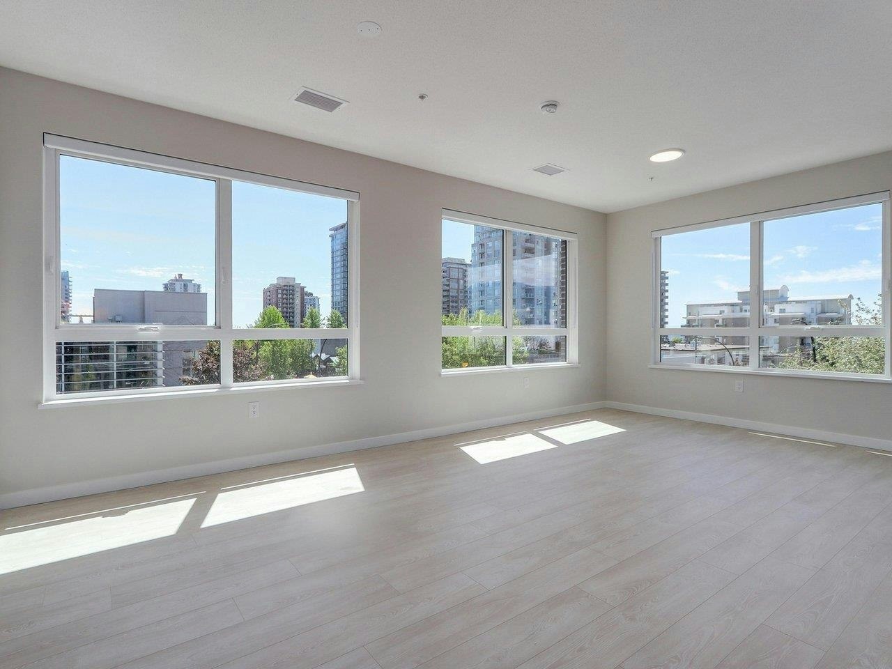 304-110 E 17th Street, North Vancouver, BC, V5V 1A1 - 3