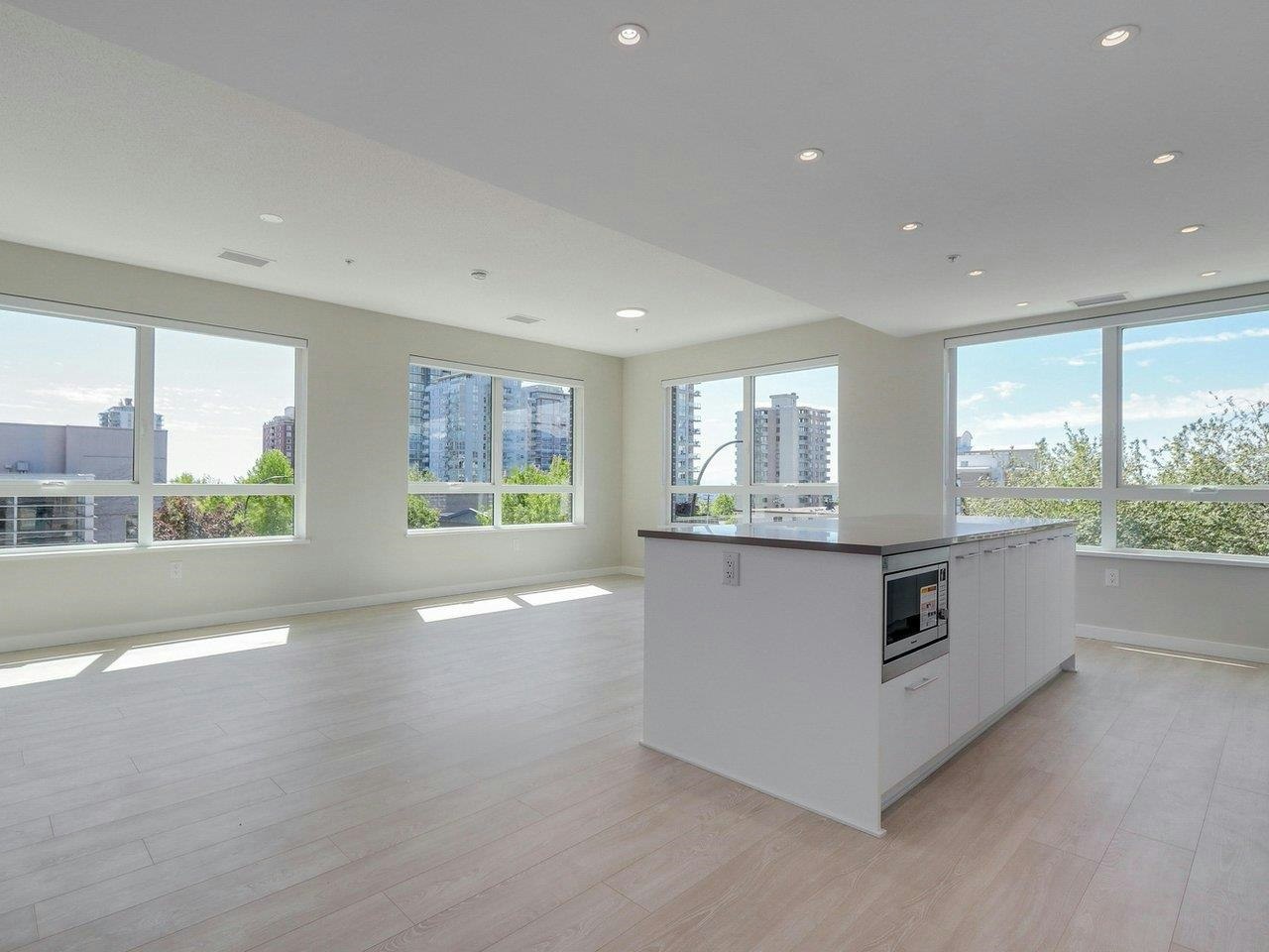 304-110 E 17th Street, North Vancouver, BC, V5V 1A1 - 2
