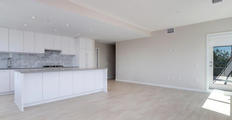 304-110 E 17th Street, North Vancouver, BC, V5V 1A1 - 4