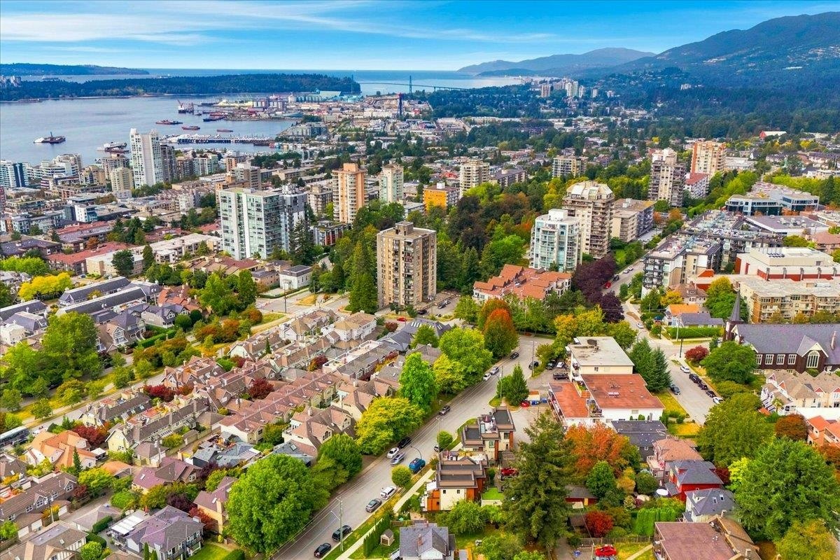 226 E 8th Street, North Vancouver, BC, V7L 1Z1 - 27