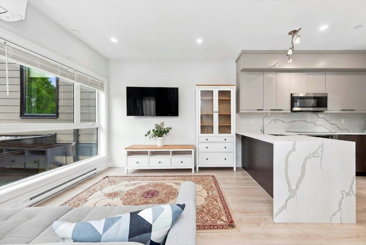 226 E 8th Street, North Vancouver, BC, V7L 1Z1 - 8