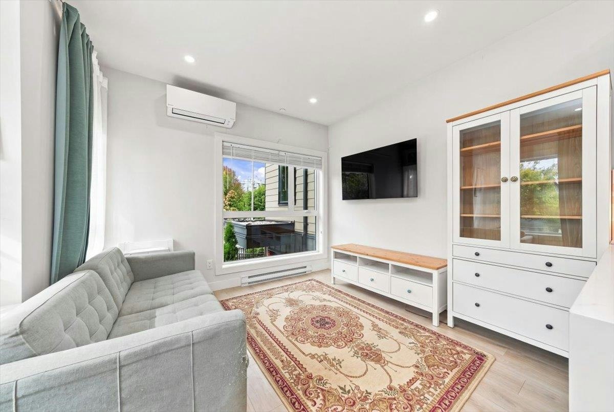 226 E 8th Street, North Vancouver, BC, V7L 1Z1 - 7