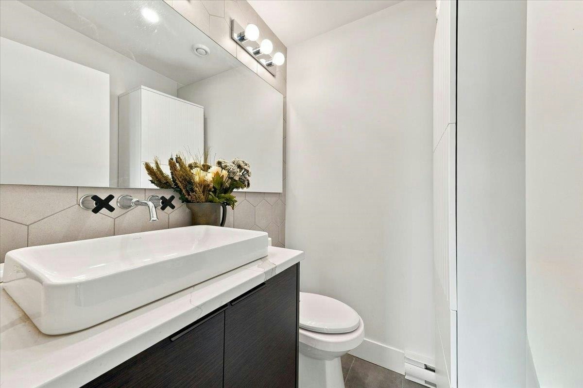 226 E 8th Street, North Vancouver, BC, V7L 1Z1 - 14