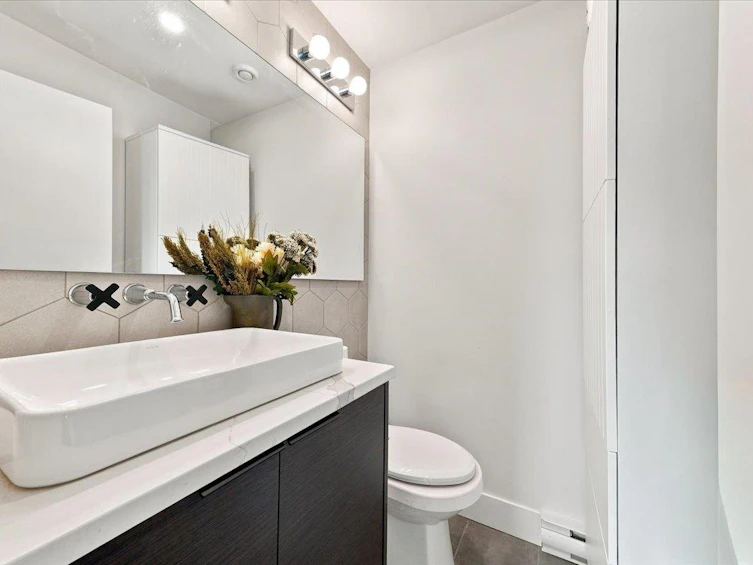 226 E 8th Street, North Vancouver, BC, V7L 1Z1 - 14