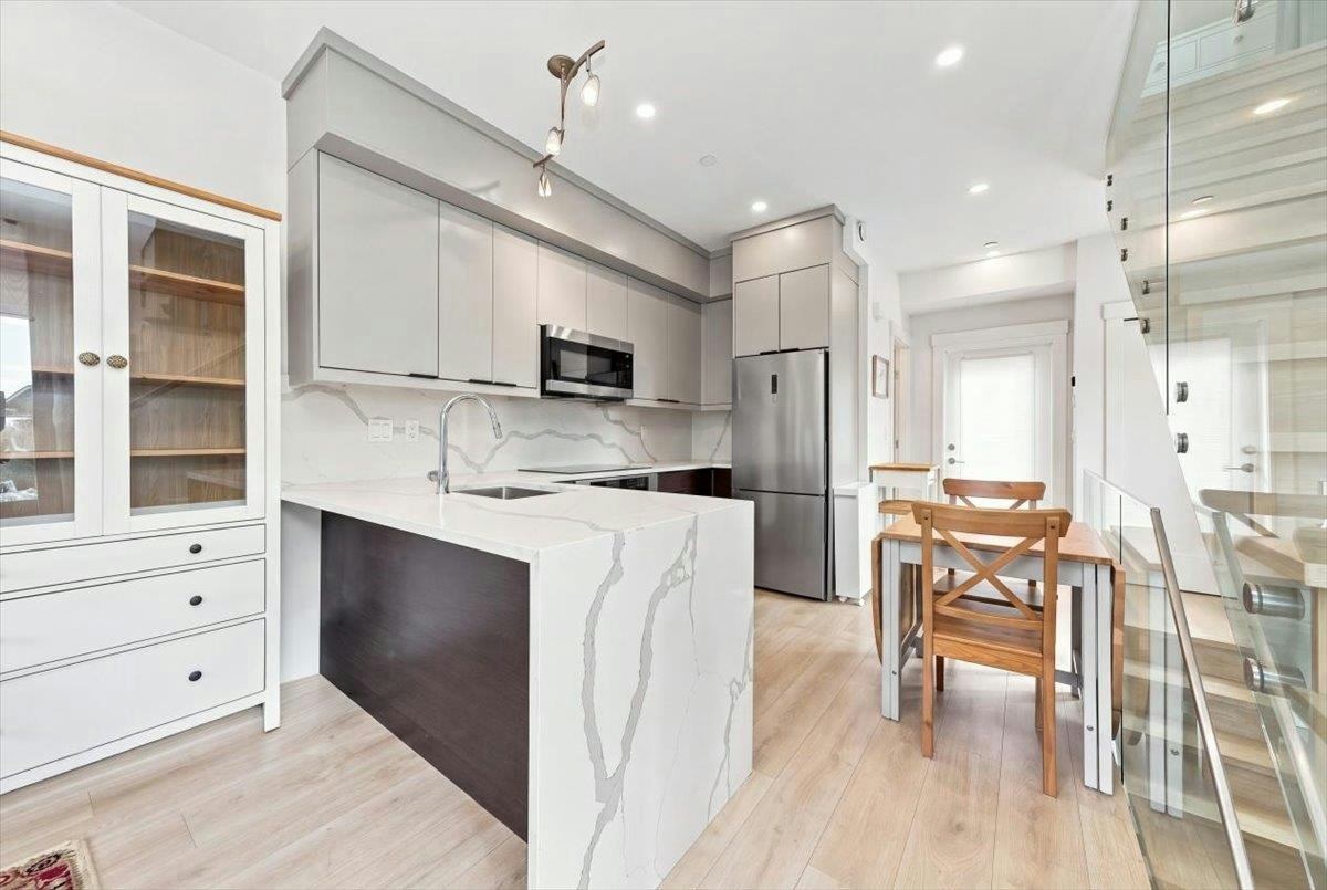 226 E 8th Street - 4