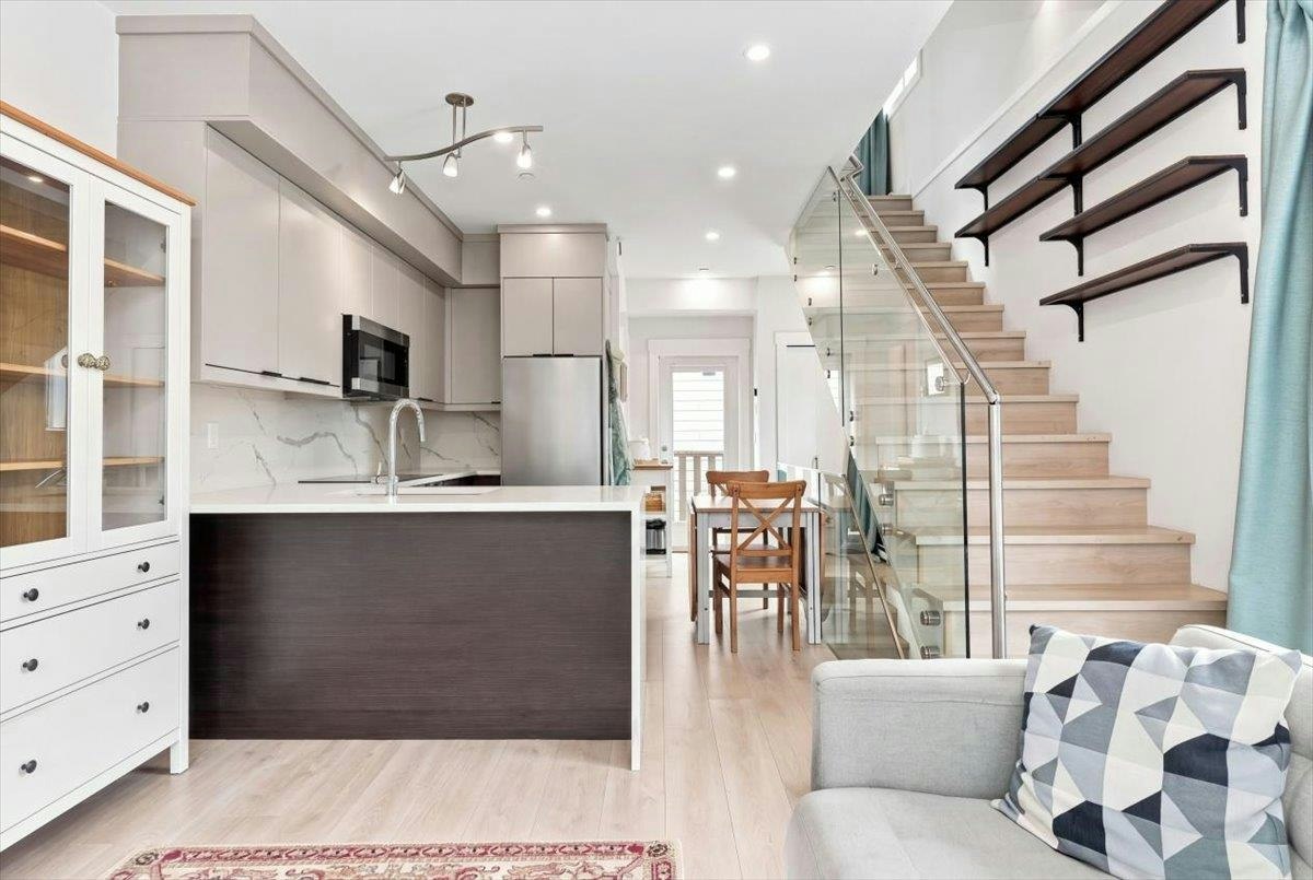 226 E 8th Street, North Vancouver, BC, V7L 1Z1 - 10