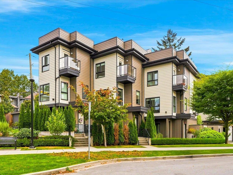226 E 8th Street, North Vancouver, BC, V7L 1Z1