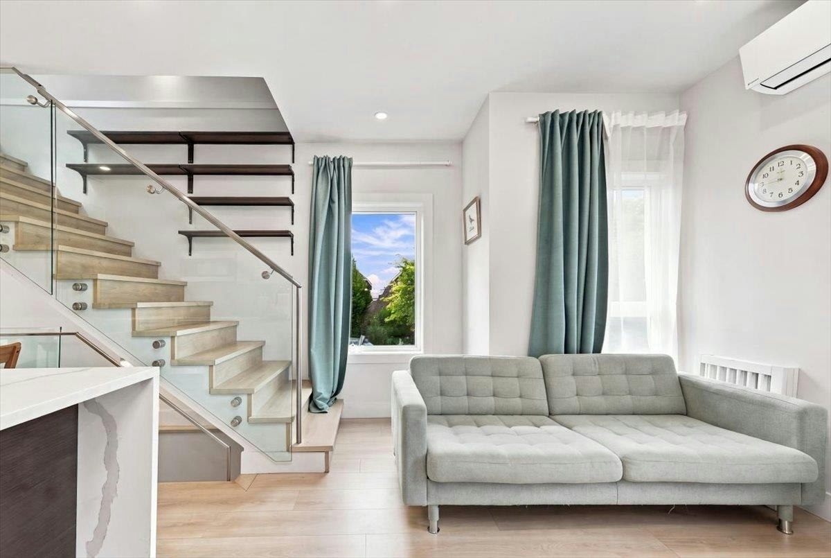226 E 8th Street, North Vancouver, BC, V7L 1Z1 - 11