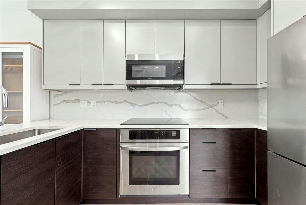 226 E 8th Street, North Vancouver, BC, V7L 1Z1 - 6