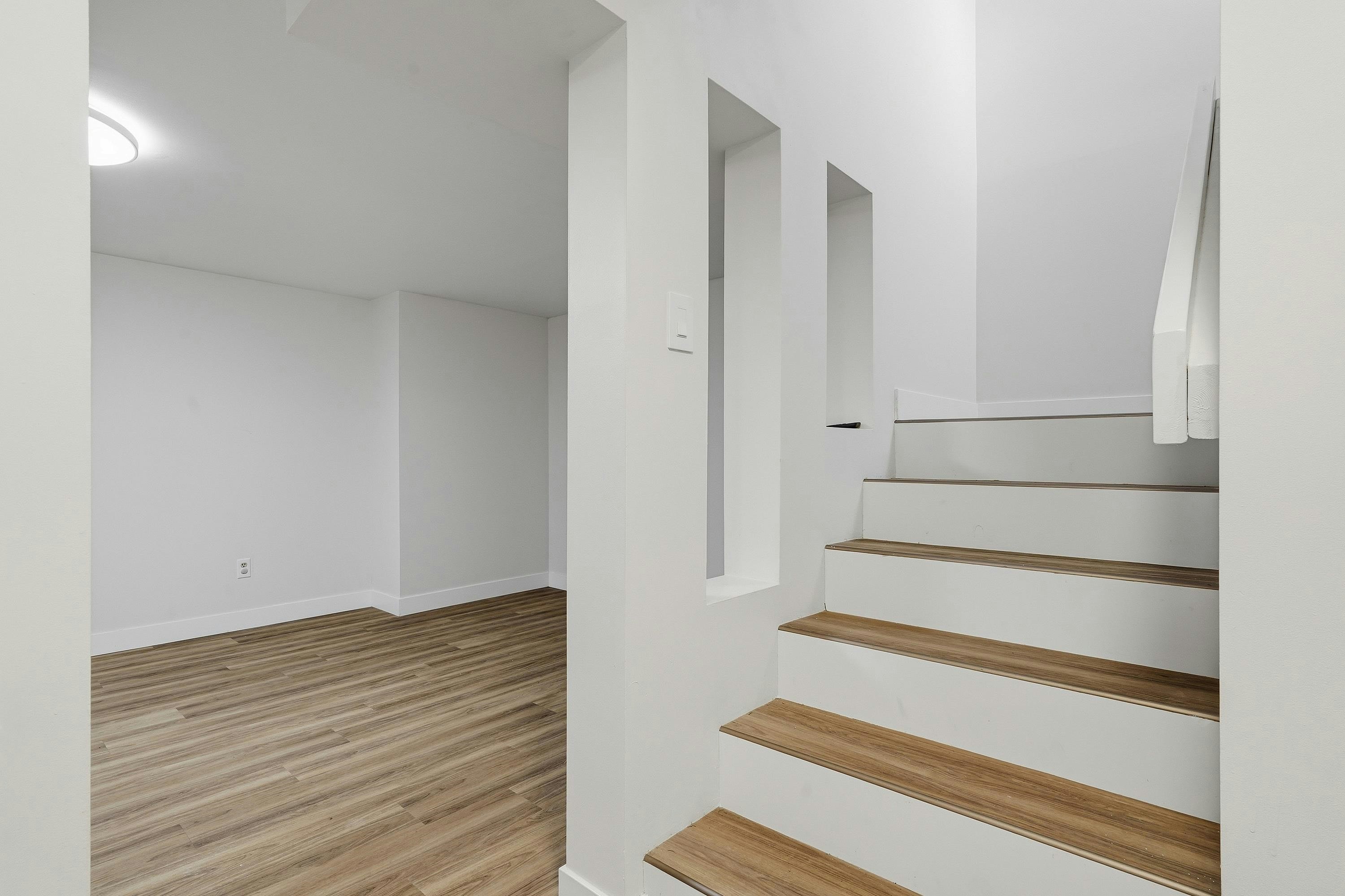2329 Mountain Highway, North Vancouver, BC, V7J 2N2 - 32