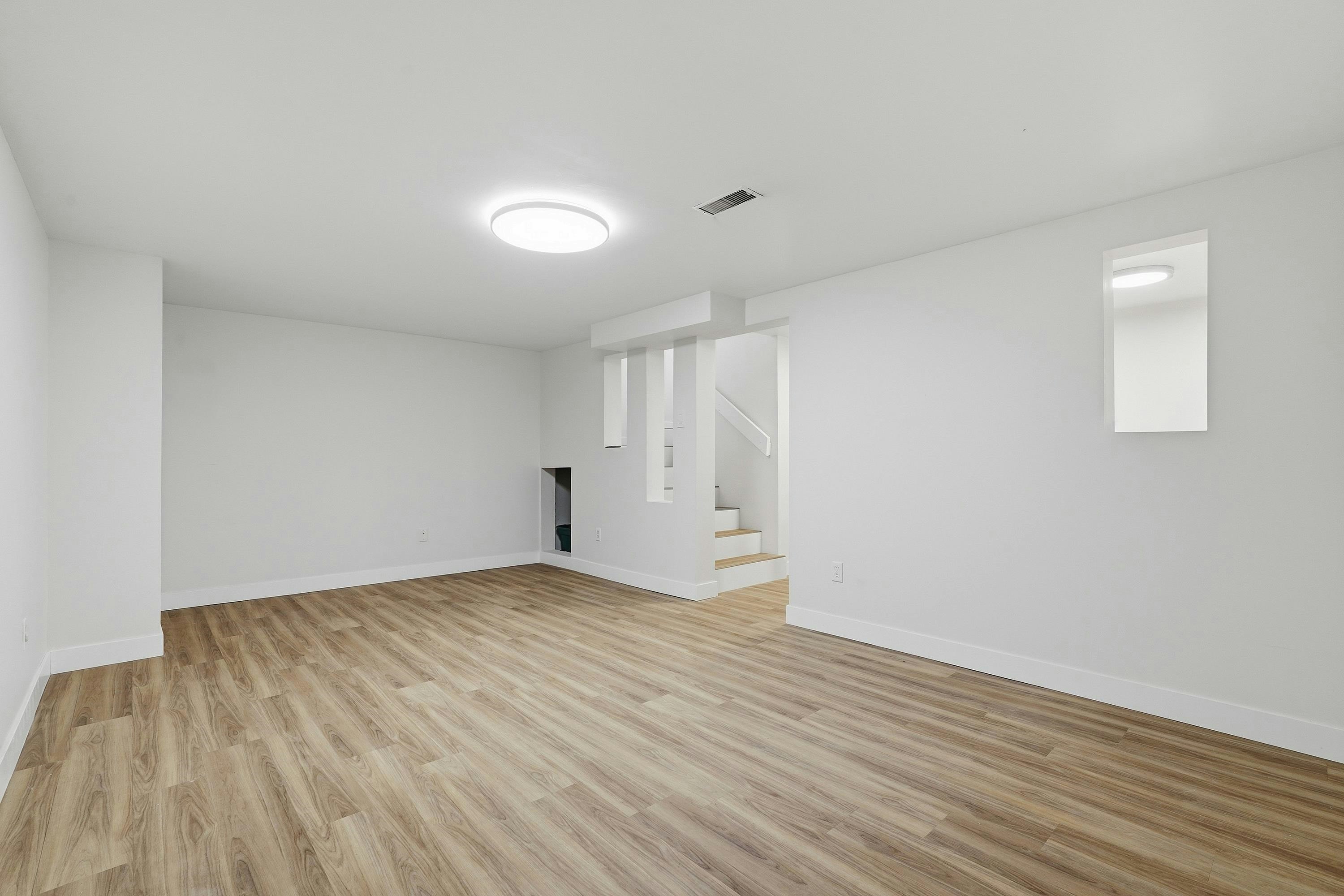 2329 Mountain Highway, North Vancouver, BC, V7J 2N2 - 29
