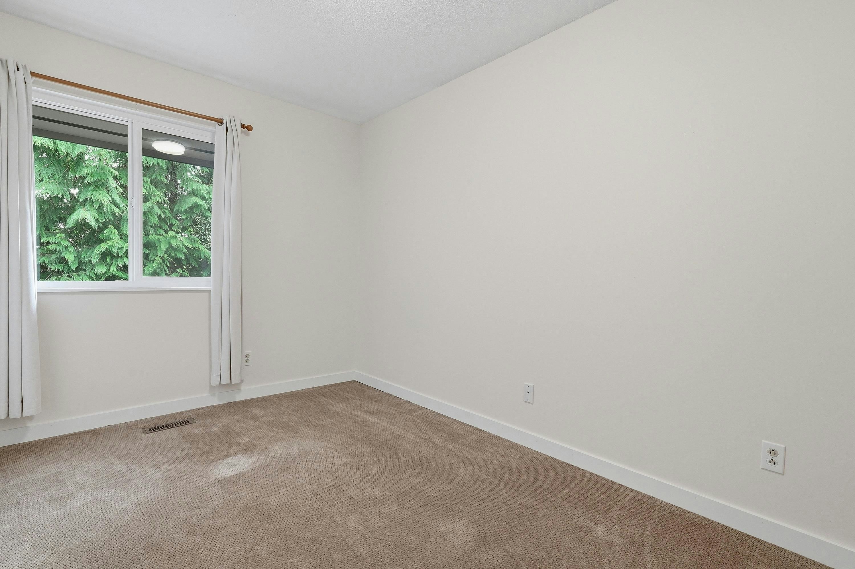 2329 Mountain Highway, North Vancouver, BC, V7J 2N2 - 24