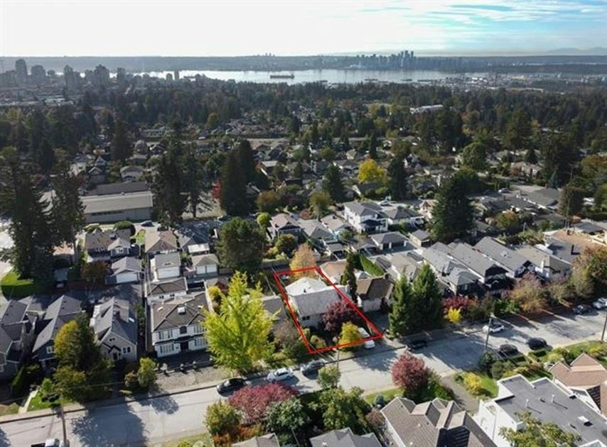 221 W 28th Street, North Vancouver, BC, V7N 2H9