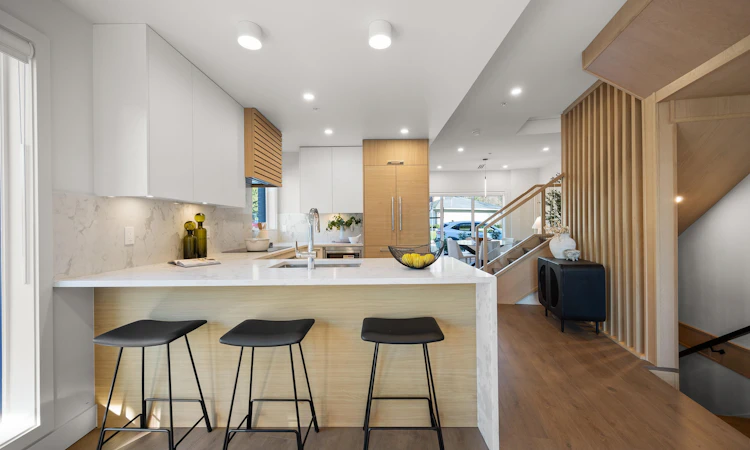 3218 Highland Boulevard