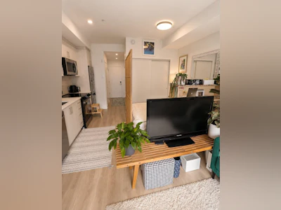 E405-13858 108 Avenue - 5