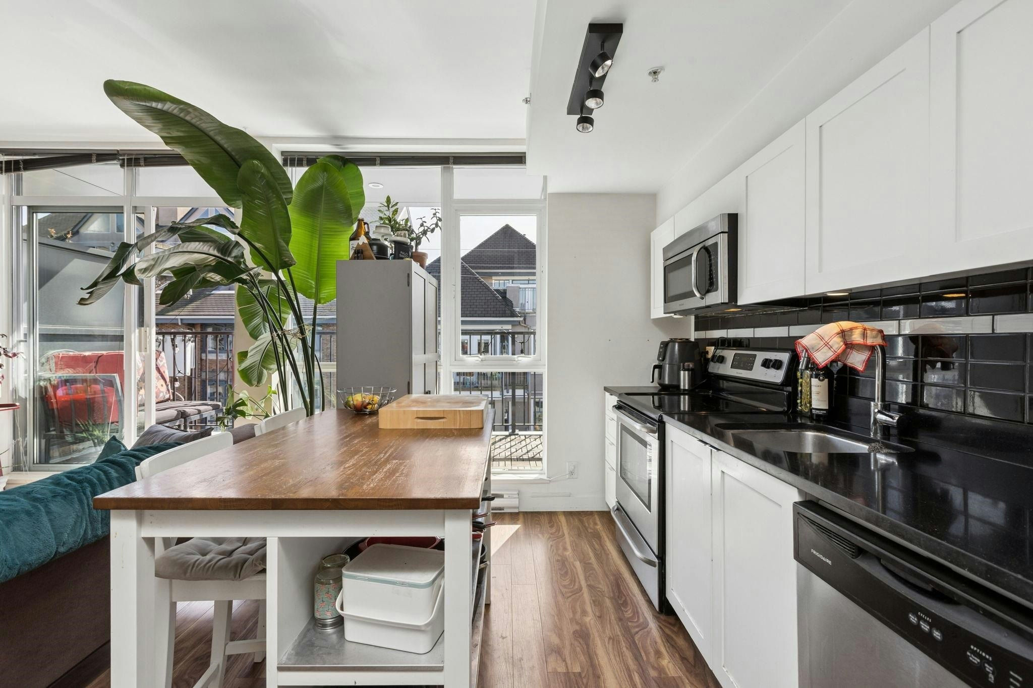 406-2511 Quebec Street, Vancouver, BC, V5T 0B6 - 9