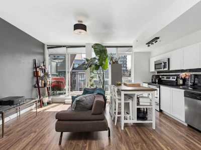 406-2511 Quebec Street - 2