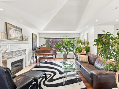 9211 Chapmond Crescent - 3