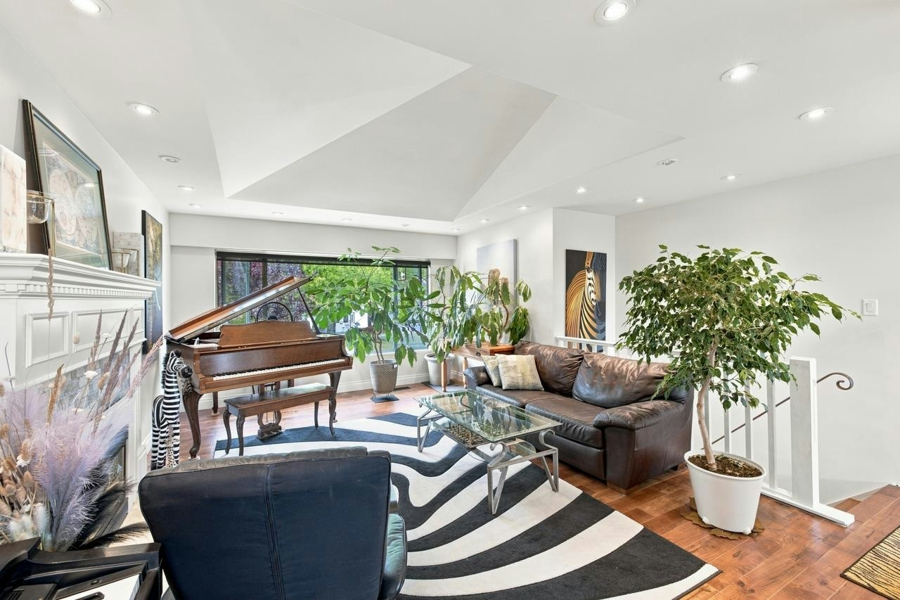9211 Chapmond Crescent - 2