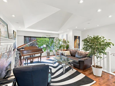 9211 Chapmond Crescent - 2