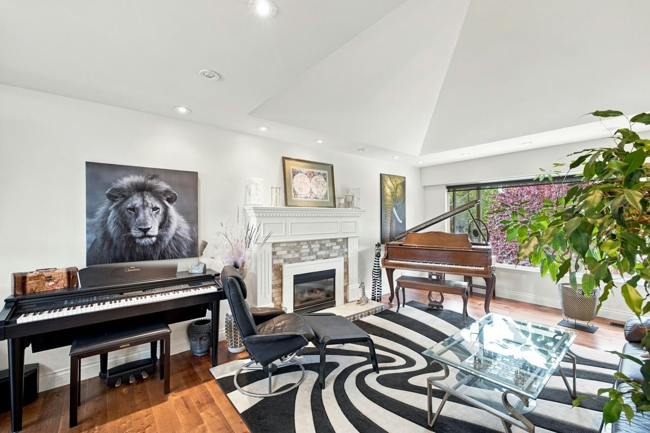 9211 Chapmond Crescent - 4