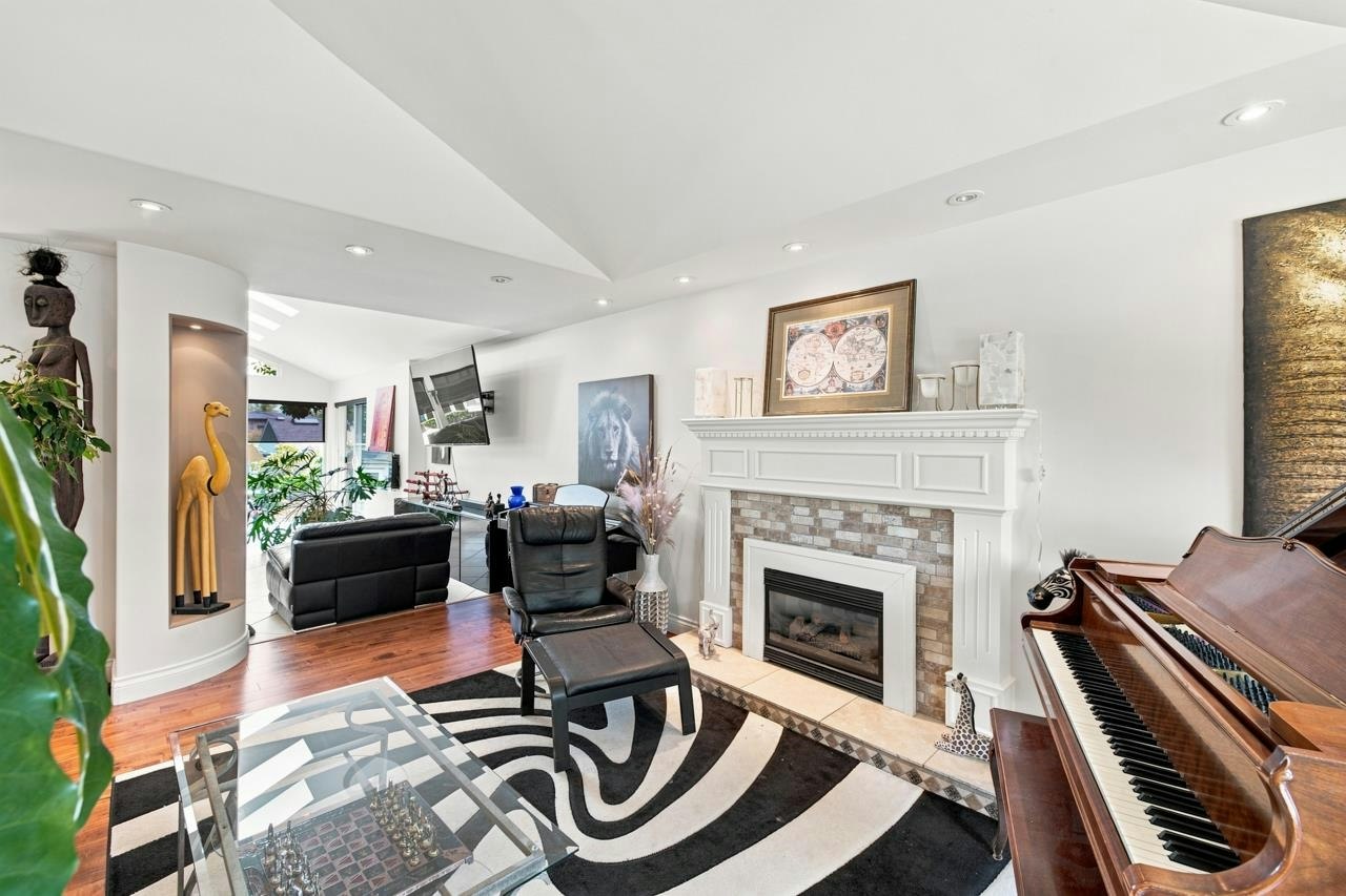 9211 Chapmond Crescent - 5