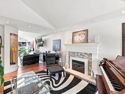 9211 Chapmond Crescent - 5