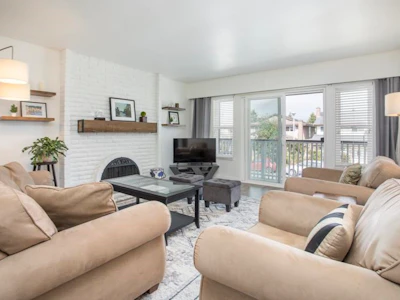 5228 Hollyfield Avenue - 3