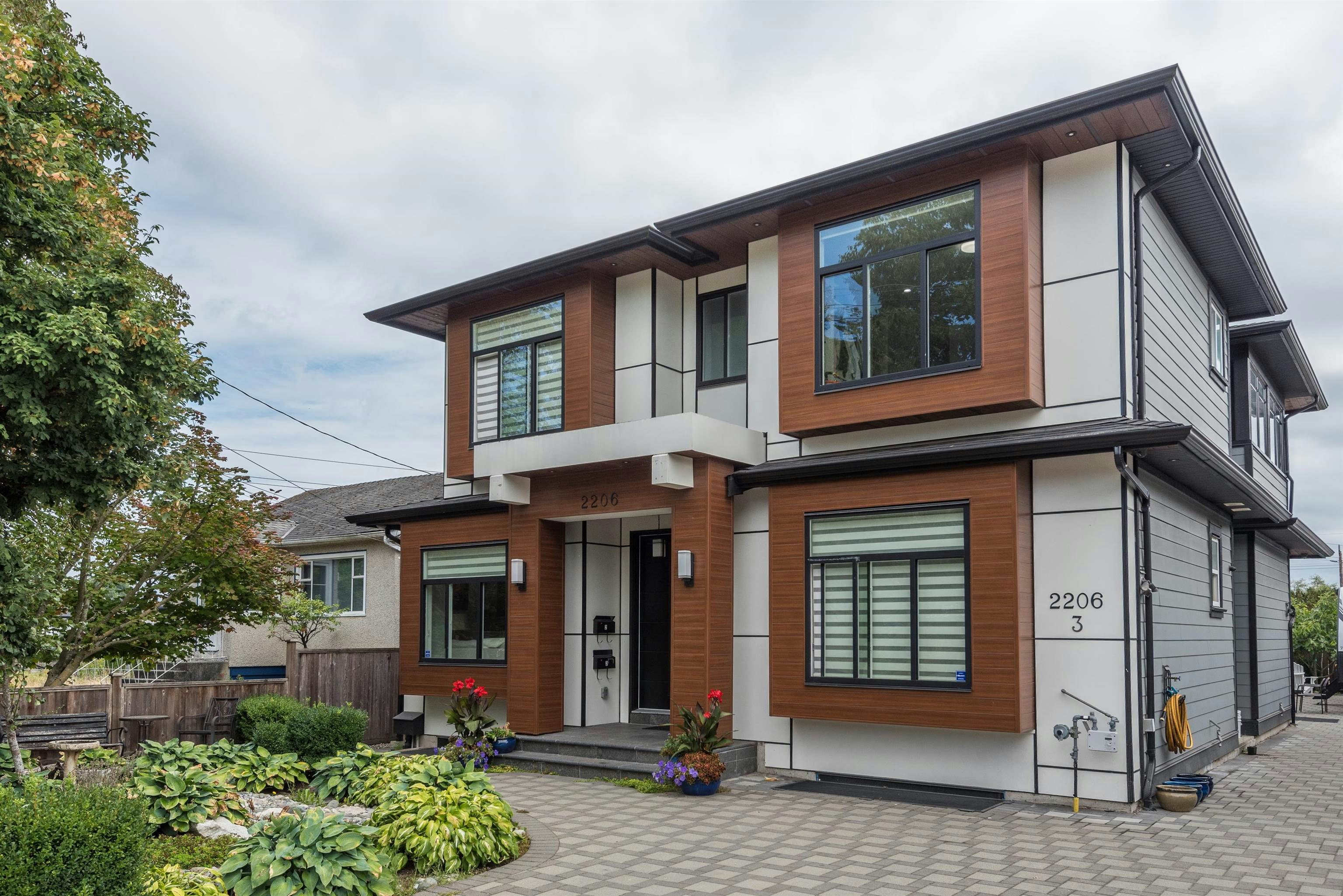 2206 London Street, New Westminster, BC, V3M 3G2