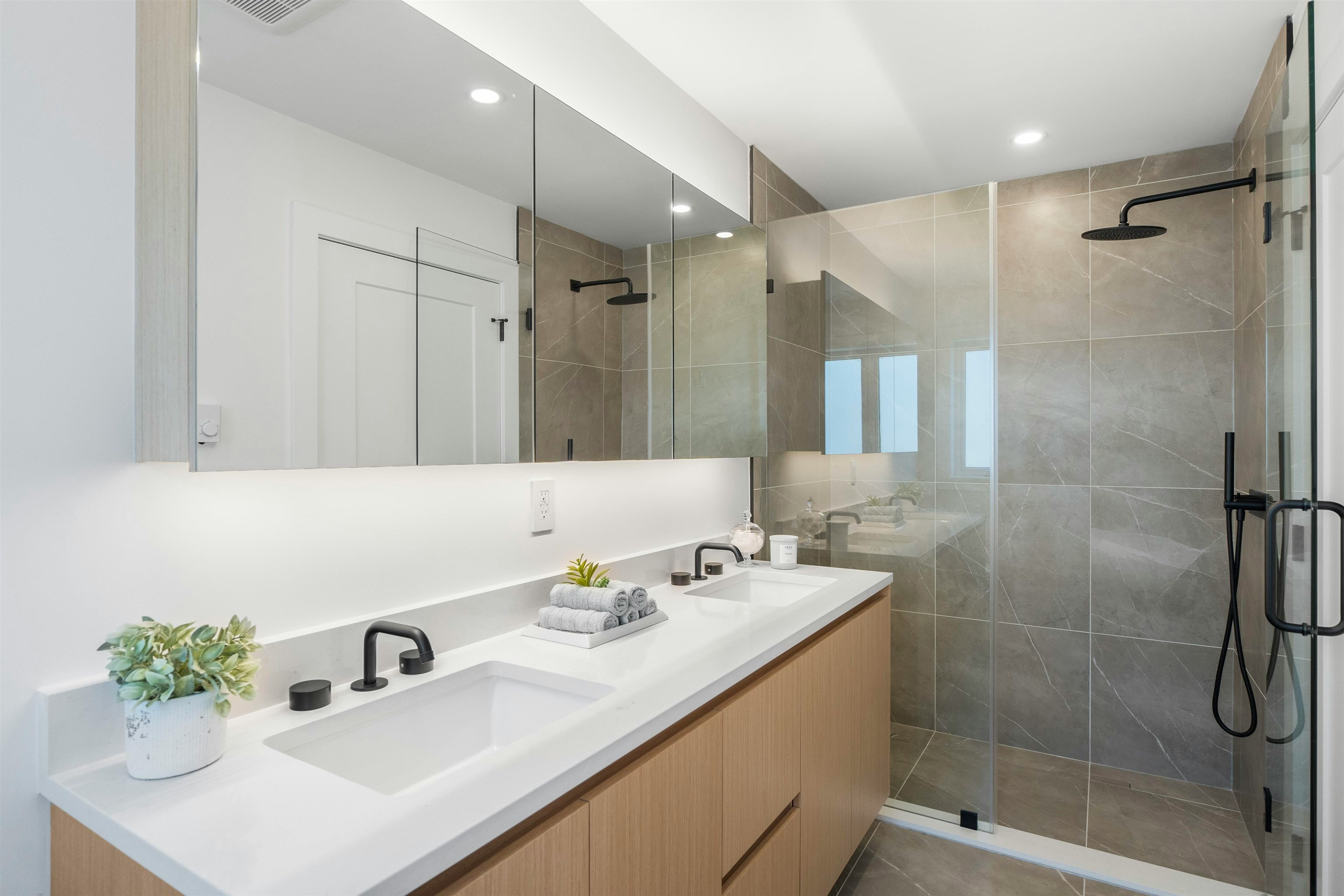 1008 W 52nd Avenue, Vancouver, BC, V6P 1H5 - 11
