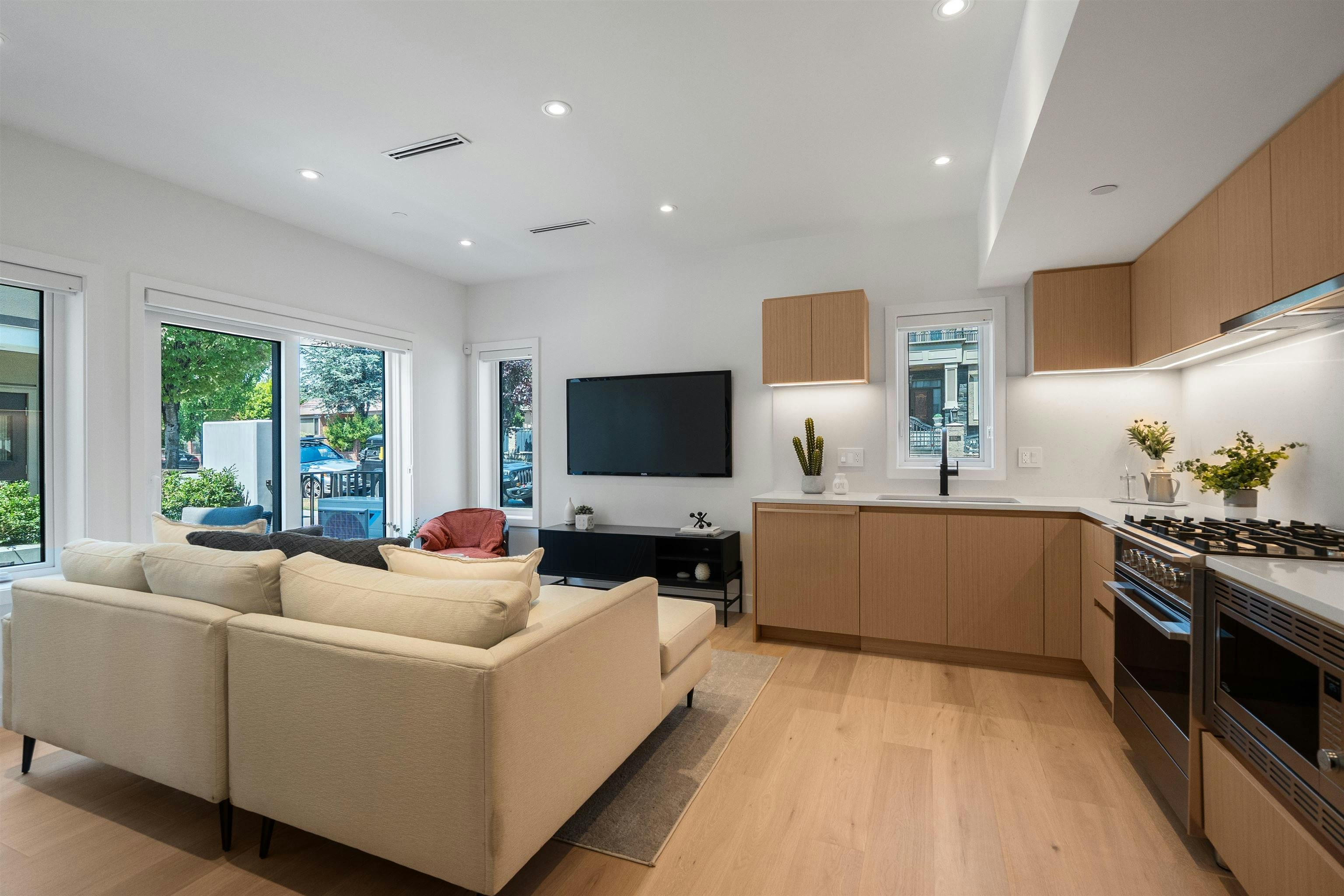 1008 W 52nd Avenue, Vancouver, BC, V6P 1H5 - 2