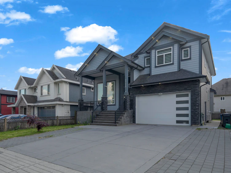 2725 Lefeuvre Road, Abbotsford, BC, V4X 1H5 - 2