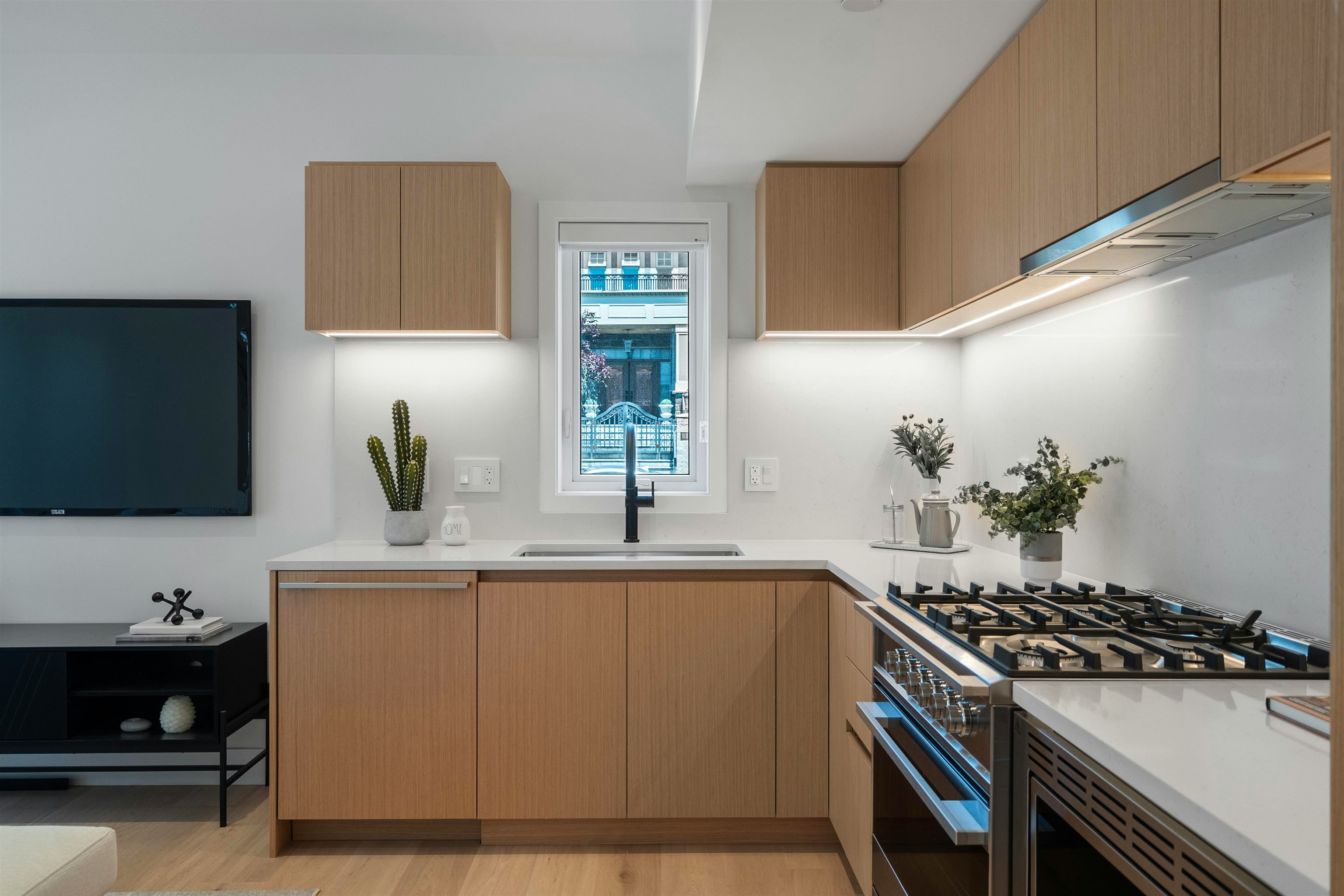 1010 W 52nd Avenue, Vancouver, BC, V6P 1H5 - 3