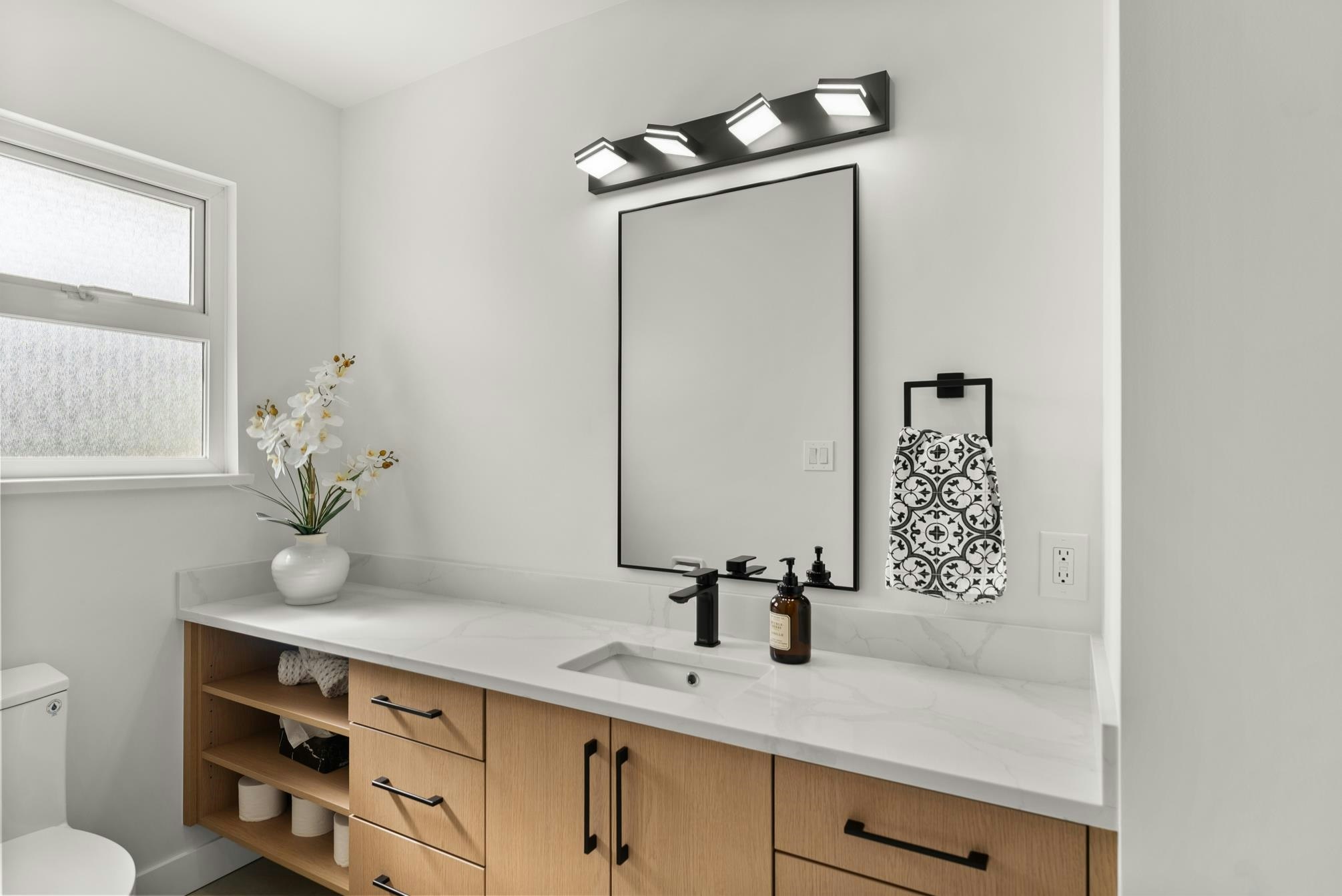 9152 Klenner Drive, Burnaby, BC, V3N 4E5 - 17