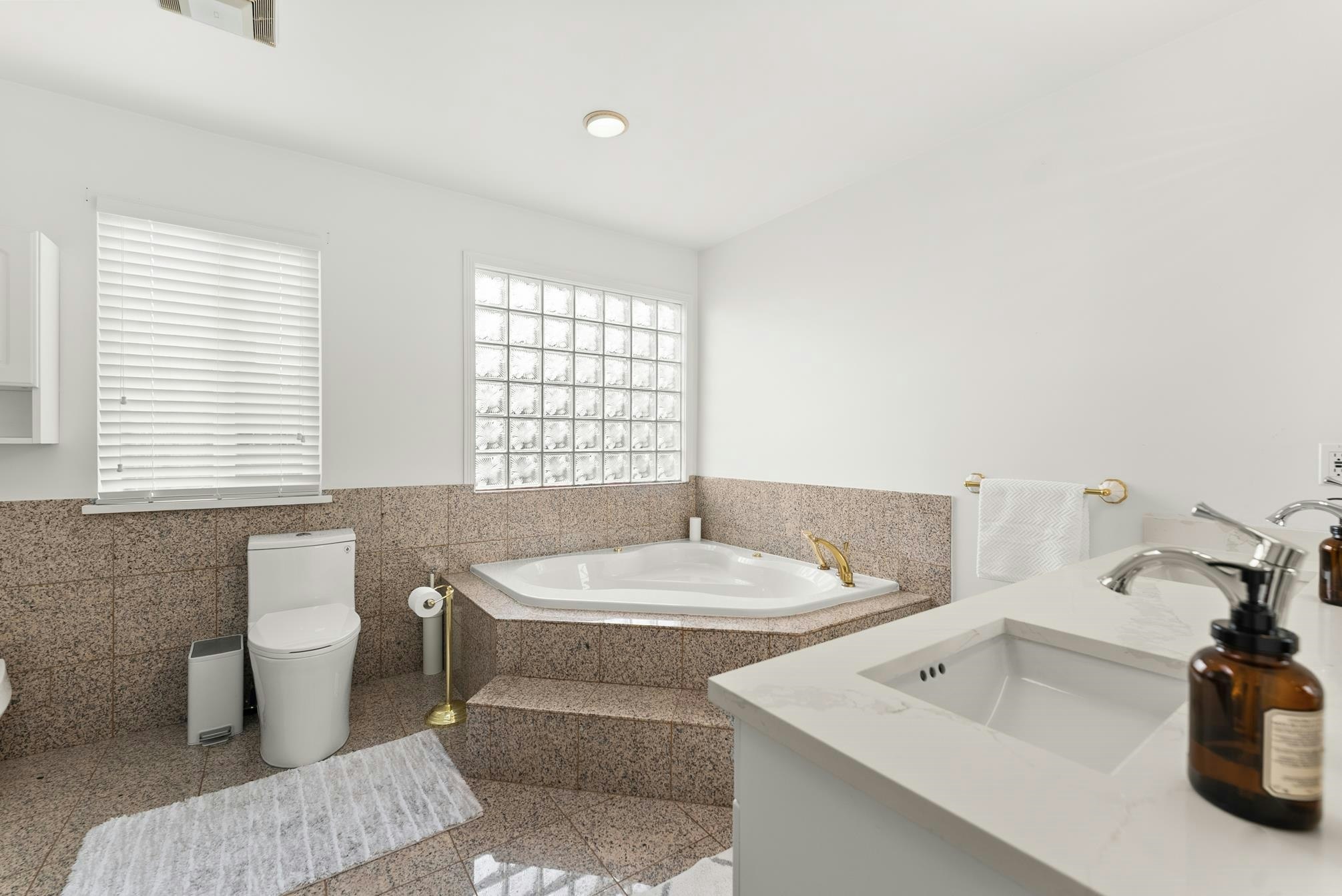 9152 Klenner Drive, Burnaby, BC, V3N 4E5 - 23